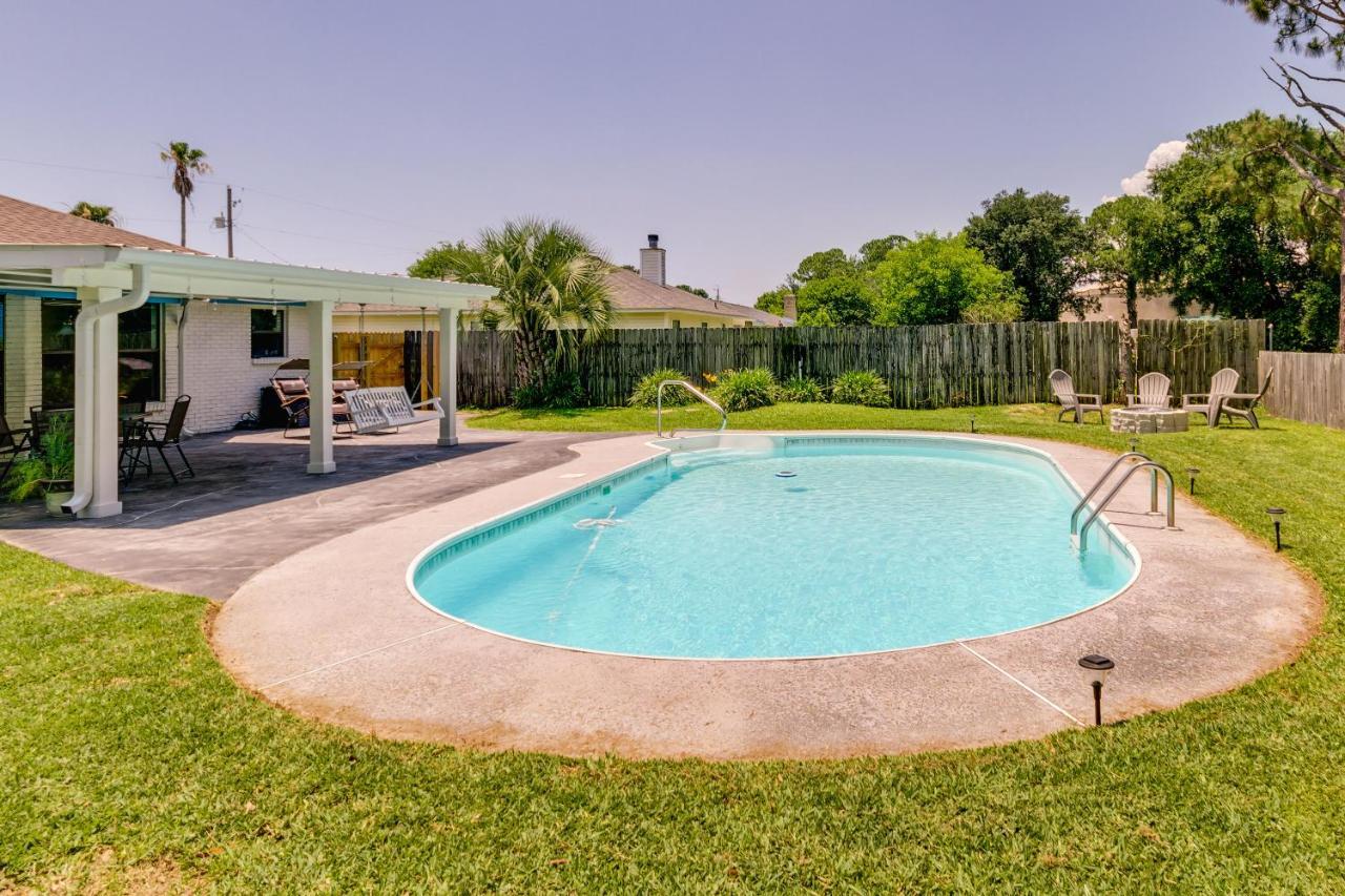 Gulf Breeze Vacation Rental For 2 With Pool Access! ภายนอก รูปภาพ