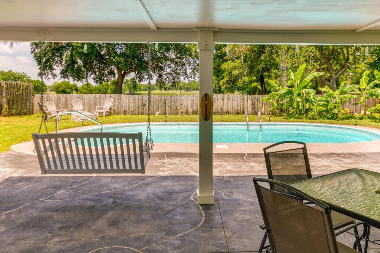 Gulf Breeze Vacation Rental For 2 With Pool Access! ภายนอก รูปภาพ