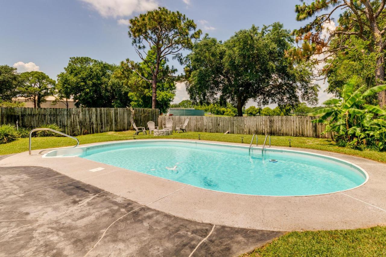 Gulf Breeze Vacation Rental For 2 With Pool Access! ภายนอก รูปภาพ